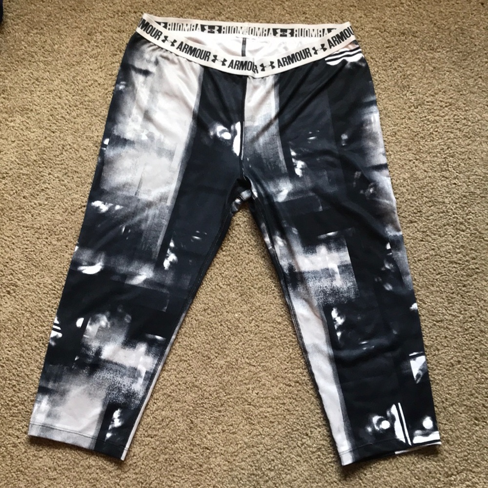 Under Armour Black Marbled Capri L